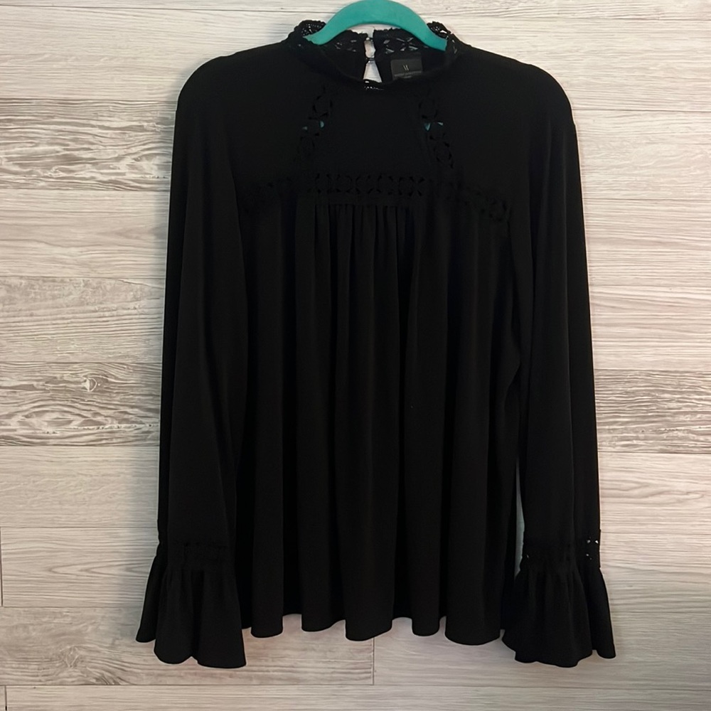 Worthington Women’s Blouse Long Bell Sleeve Lace detail. Size 0X